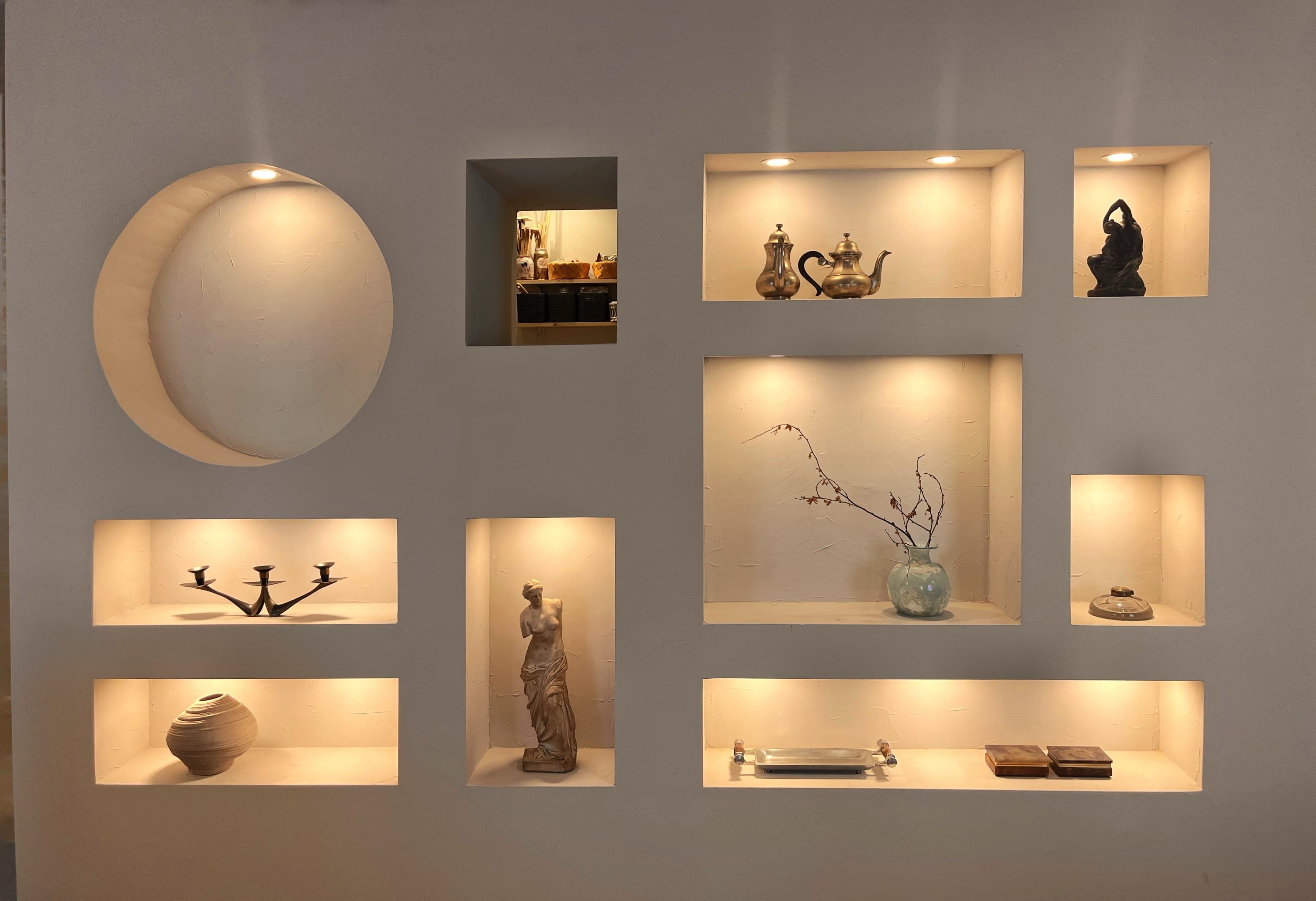 CURATED OBJECTS & RESTAURATION ATELIER