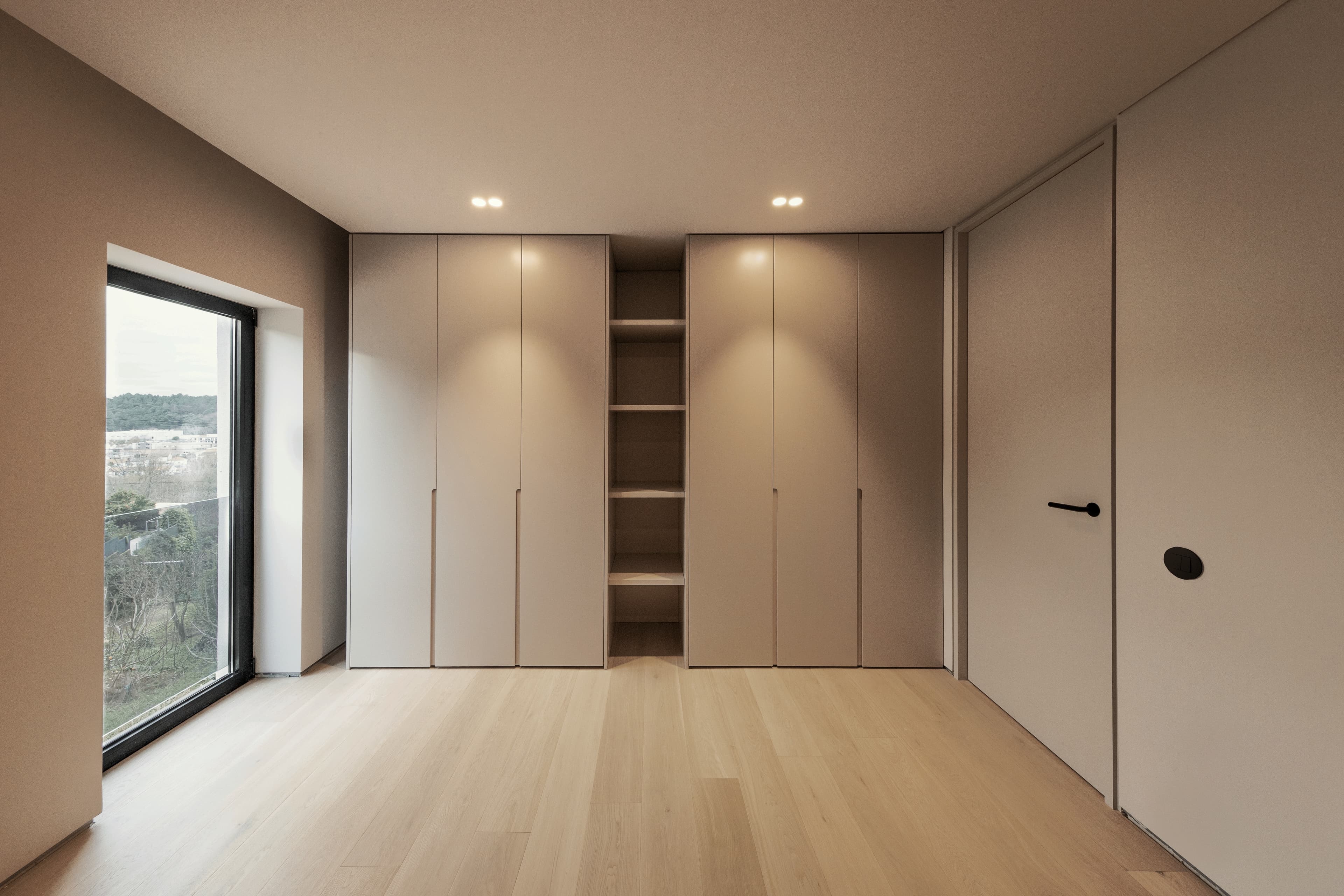 Elegant & Timeless Duplex - Image 11