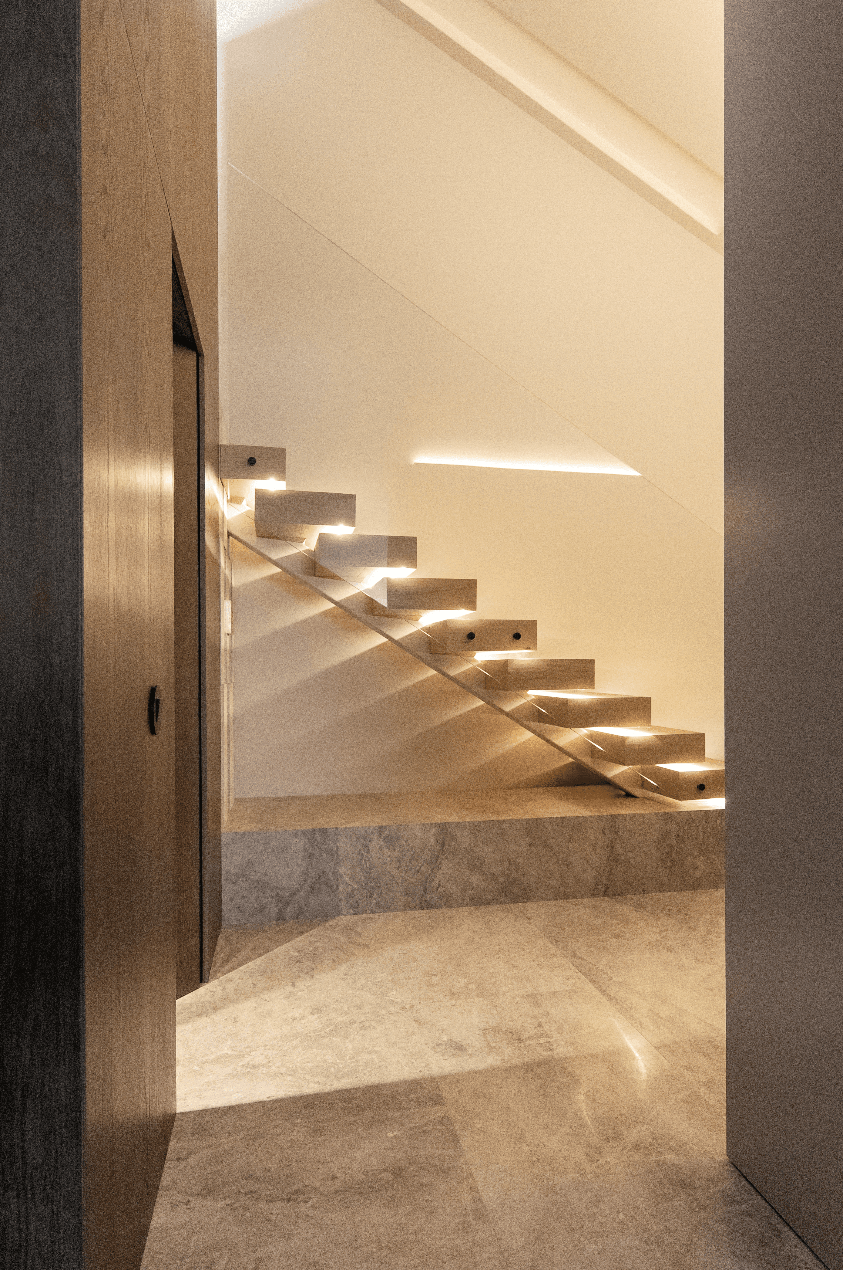 Elegant & Timeless Duplex - Image 15